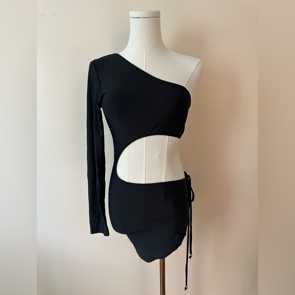 Black One-Shoulder Cutout Dress